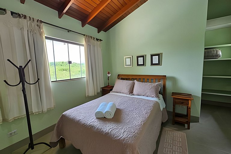 Casa Orquídeas, linda vista, lazer e conforto