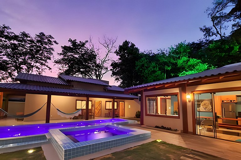 Casa Sol, alto padrão, 6 suítes, Piscina e Hidro.