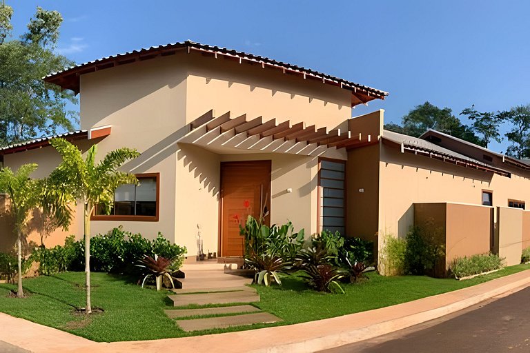 Casa Sol, alto padrão, 6 suítes, Piscina e Hidro.