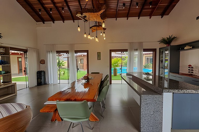 Casa Sol, alto padrão, 6 suítes, Piscina e Hidro.