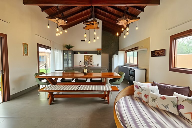 Casa Sol, alto padrão, 6 suítes, Piscina e Hidro.