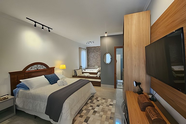 Casa Sol, alto padrão, 6 suítes, Piscina e Hidro.