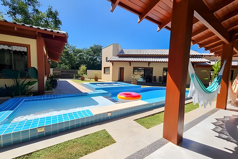 Casa Sol, alto padrão, 6 suítes, Piscina e Hidro.
