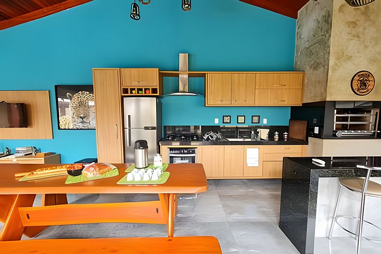 Casa Sol, alto padrão, 6 suítes, Piscina e Hidro.