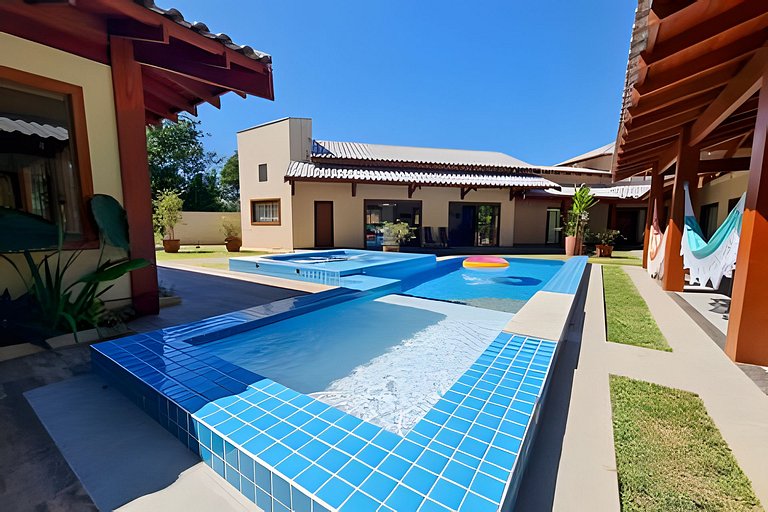 Casa Sol, alto padrão, 6 suítes, Piscina e Hidro.
