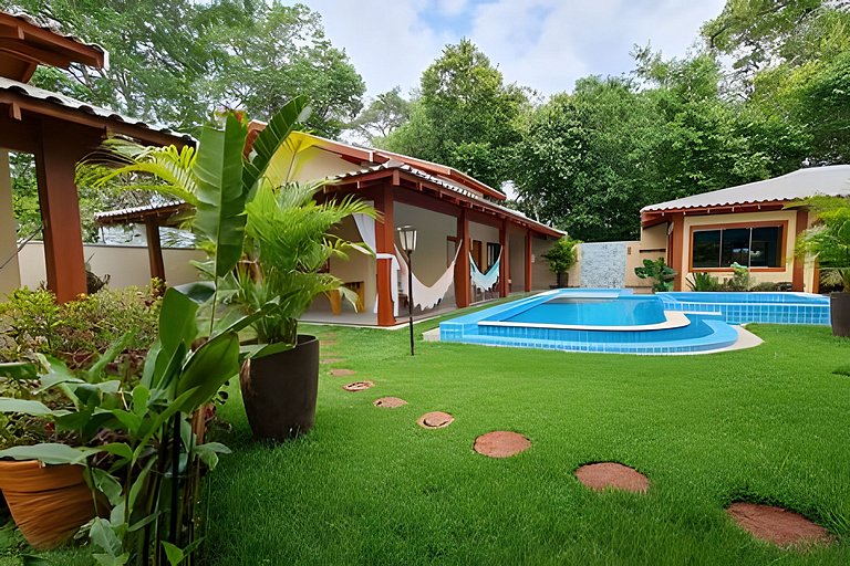 Casa Sol, alto padrão, 6 suítes, Piscina e Hidro.