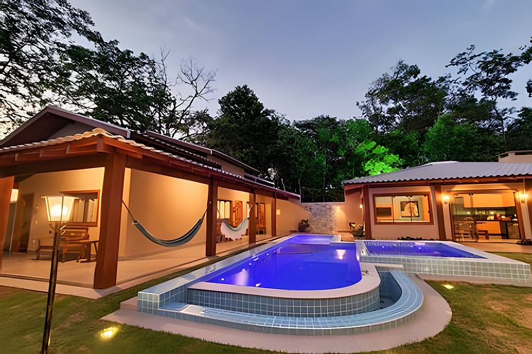 Casa Sol, alto padrão, 6 suítes, Piscina e Hidro.