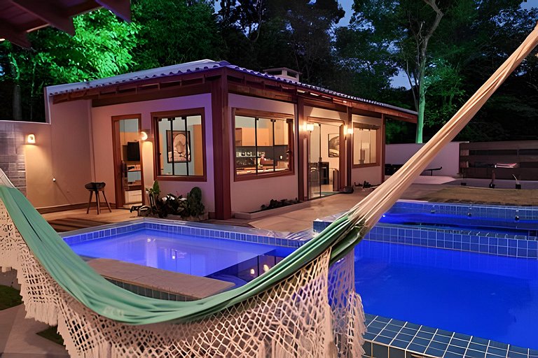 Casa Sol, alto padrão, 6 suítes, Piscina e Hidro.