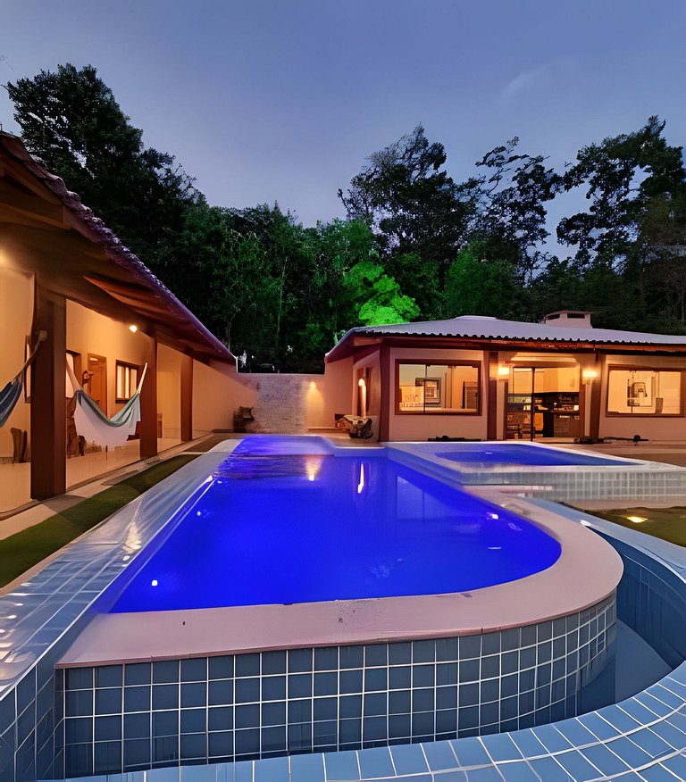Casa Sol, alto padrão, 6 suítes, Piscina e Hidro.