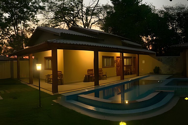 Casa Sol, alto padrão, 6 suítes, Piscina e Hidro.