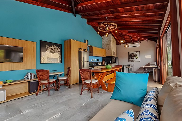 Casa Sol, alto padrão, 6 suítes, Piscina e Hidro.