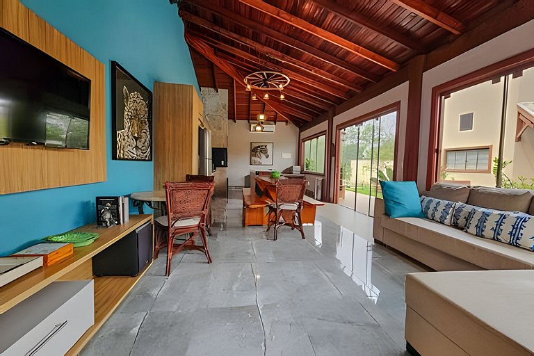 Casa Sol, alto padrão, 6 suítes, Piscina e Hidro.