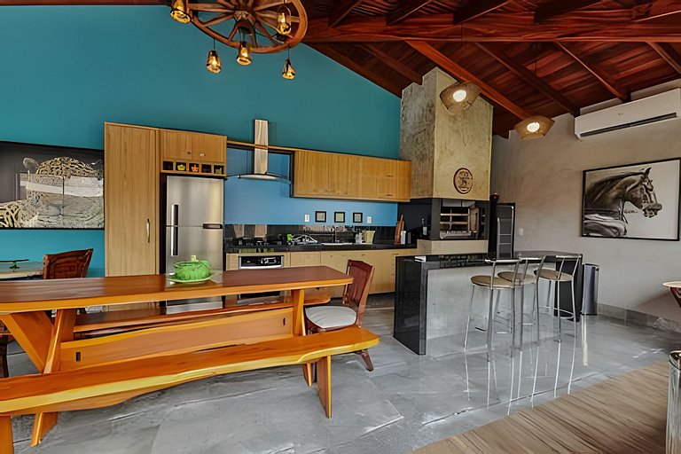 Casa Sol, alto padrão, 6 suítes, Piscina e Hidro.