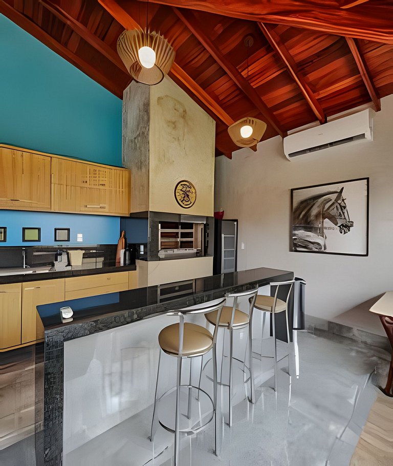 Casa Sol, alto padrão, 6 suítes, Piscina e Hidro.