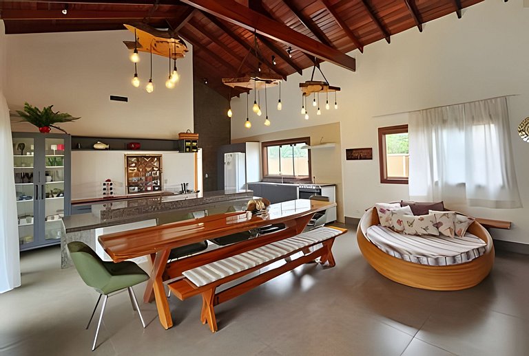 Casa Sol, alto padrão, 6 suítes, Piscina e Hidro.