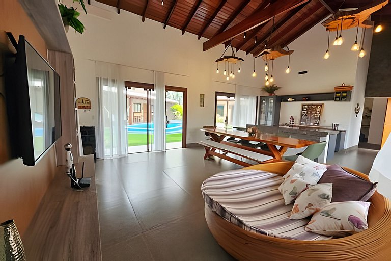 Casa Sol, alto padrão, 6 suítes, Piscina e Hidro.