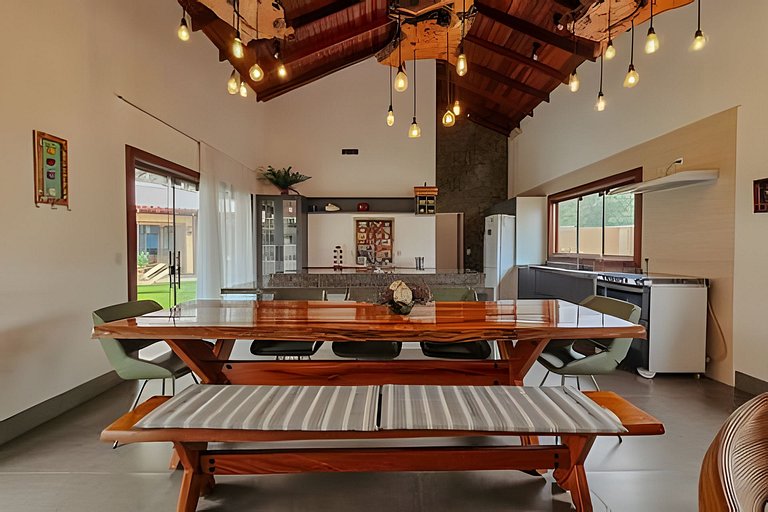Casa Sol, alto padrão, 6 suítes, Piscina e Hidro.