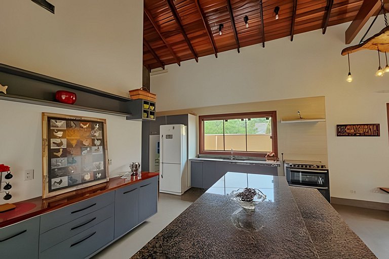 Casa Sol, alto padrão, 6 suítes, Piscina e Hidro.