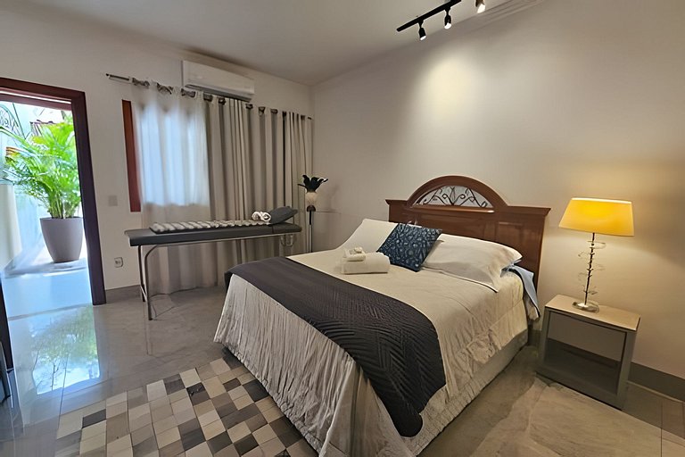 Casa Sol, alto padrão, 6 suítes, Piscina e Hidro.