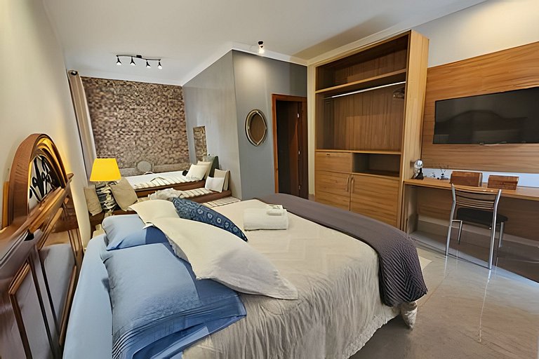 Casa Sol, alto padrão, 6 suítes, Piscina e Hidro.