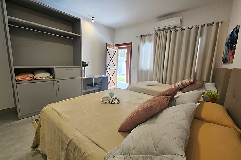 Casa Sol, alto padrão, 6 suítes, Piscina e Hidro.