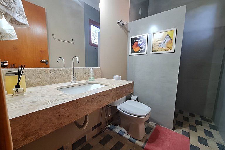 Casa Sol, alto padrão, 6 suítes, Piscina e Hidro.