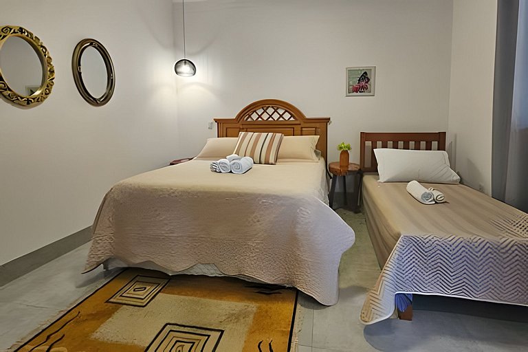 Casa Sol, alto padrão, 6 suítes, Piscina e Hidro.