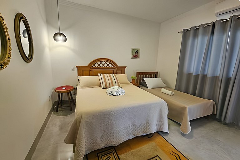 Casa Sol, alto padrão, 6 suítes, Piscina e Hidro.