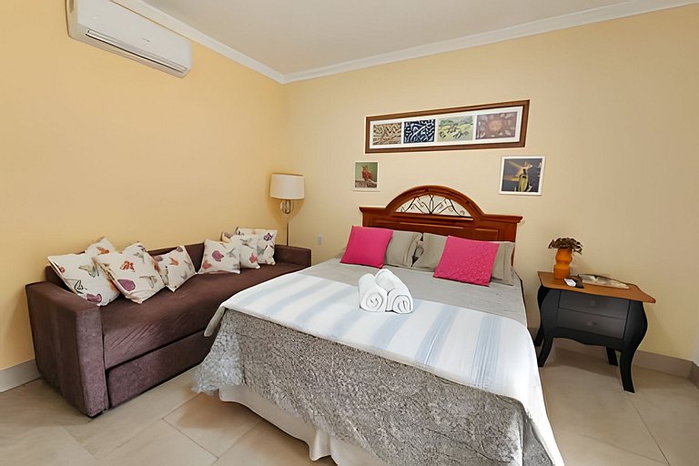 Casa Sol, alto padrão, 6 suítes, Piscina e Hidro.