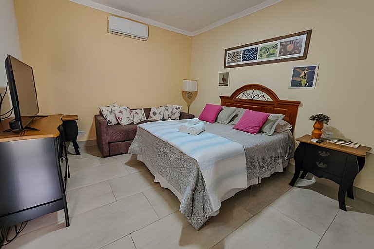 Casa Sol, alto padrão, 6 suítes, Piscina e Hidro.