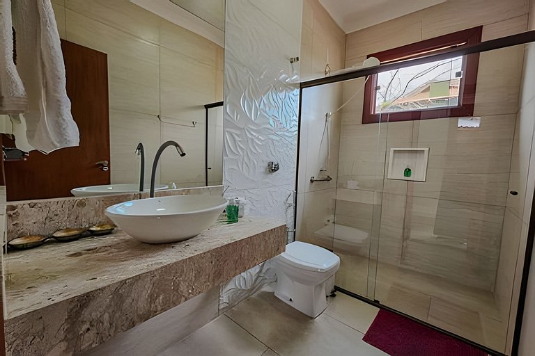 Casa Sol, alto padrão, 6 suítes, Piscina e Hidro.