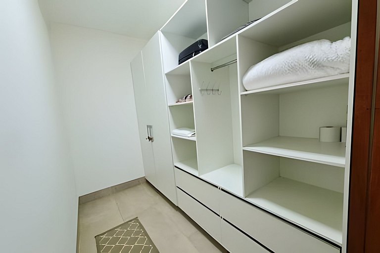 Casa Sol, alto padrão, 6 suítes, Piscina e Hidro.