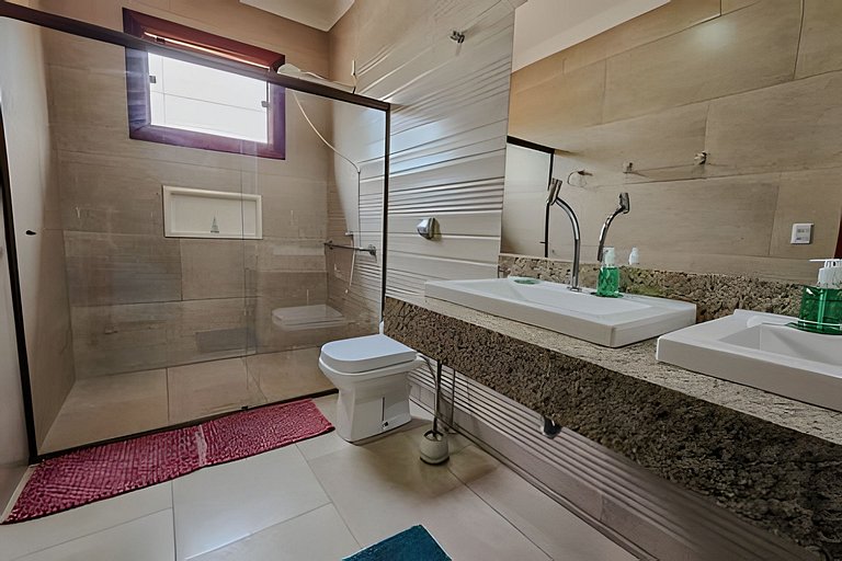 Casa Sol, alto padrão, 6 suítes, Piscina e Hidro.