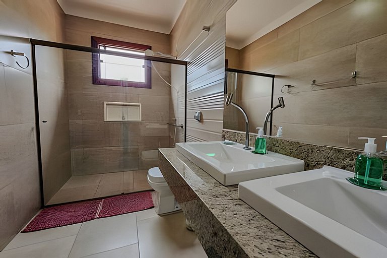 Casa Sol, alto padrão, 6 suítes, Piscina e Hidro.