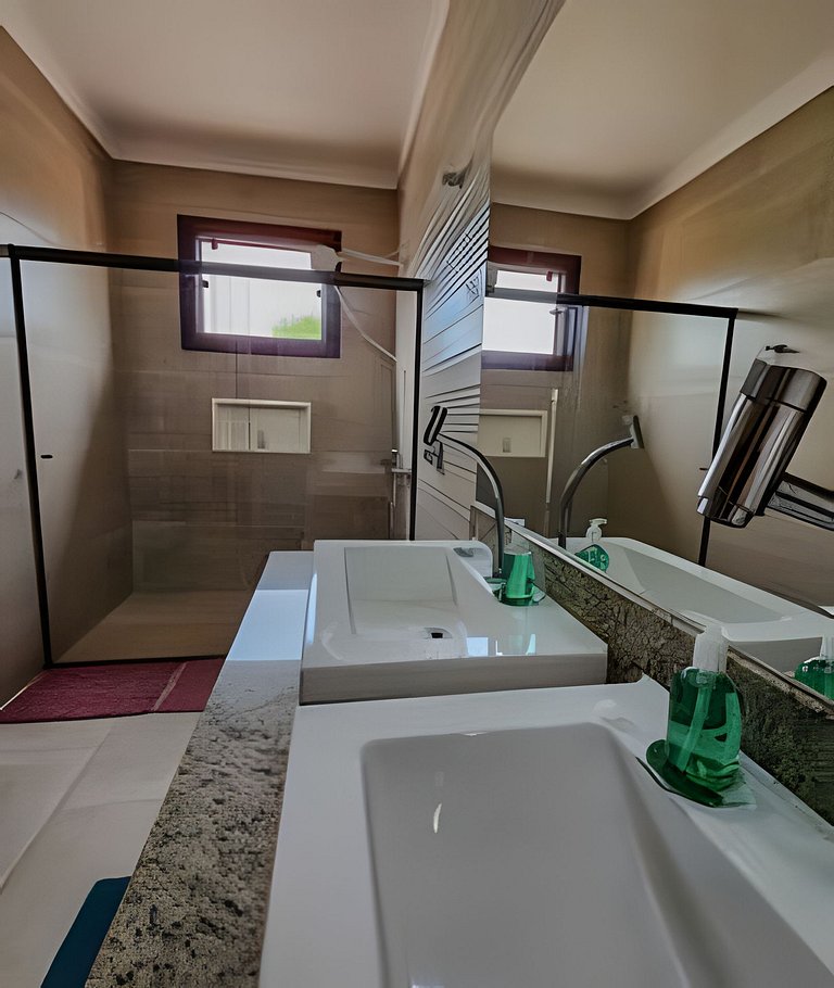 Casa Sol, alto padrão, 6 suítes, Piscina e Hidro.