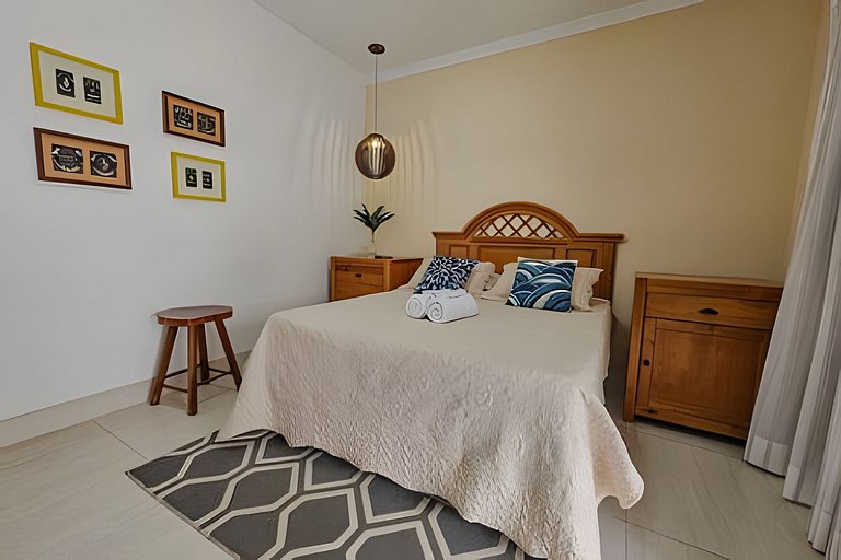 Casa Sol, alto padrão, 6 suítes, Piscina e Hidro.