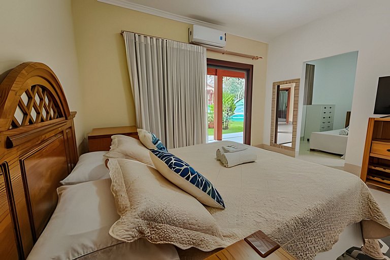 Casa Sol, alto padrão, 6 suítes, Piscina e Hidro.