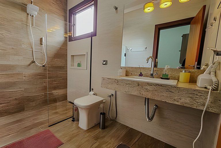 Casa Sol, alto padrão, 6 suítes, Piscina e Hidro.