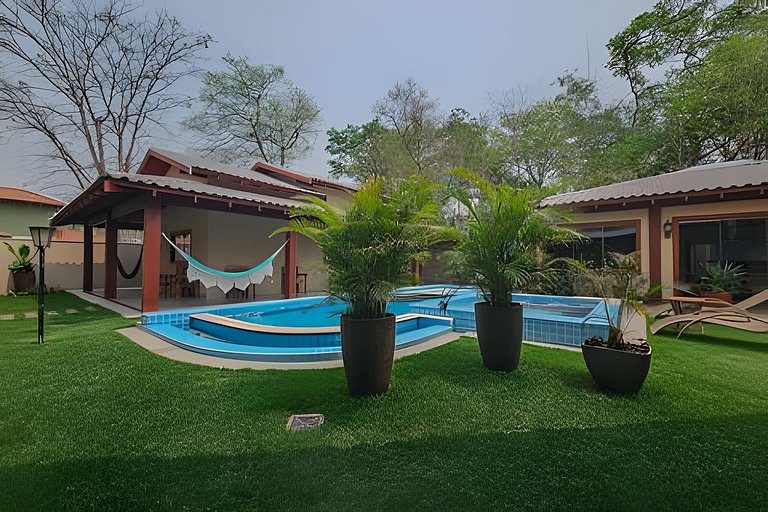 Casa Sol, alto padrão, 6 suítes, Piscina e Hidro.