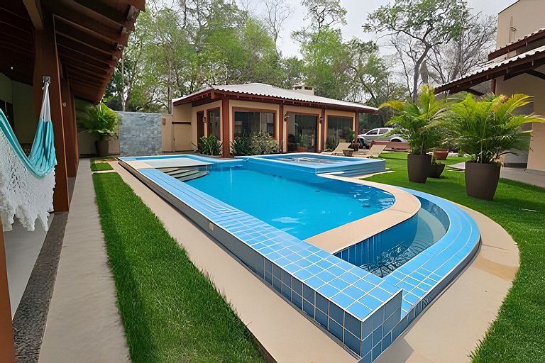 Casa Sol, alto padrão, 6 suítes, Piscina e Hidro.