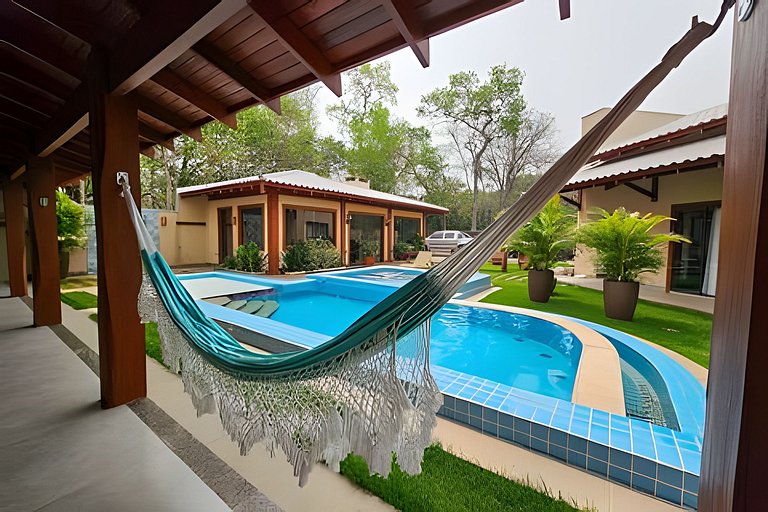Casa Sol, alto padrão, 6 suítes, Piscina e Hidro.
