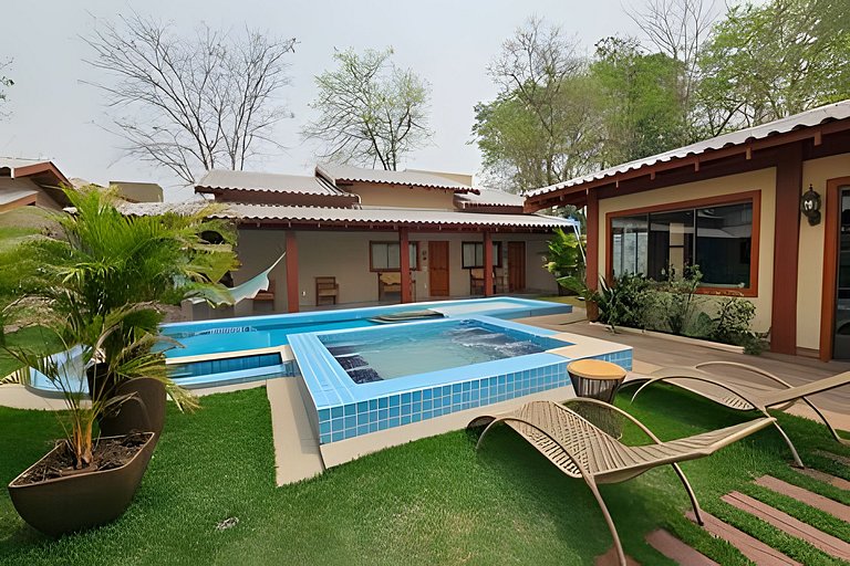 Casa Sol, alto padrão, 6 suítes, Piscina e Hidro.