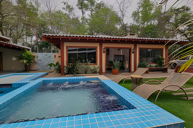 Casa Sol, alto padrão, 6 suítes, Piscina e Hidro.
