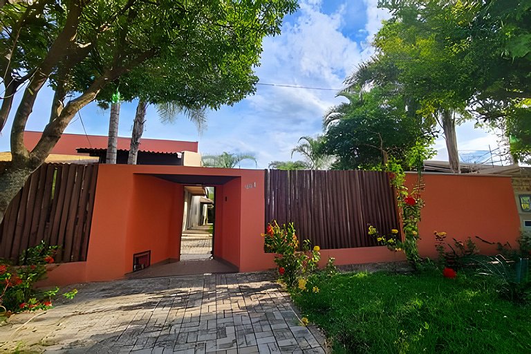 Casa Charme: ampla e com excelente área de lazer