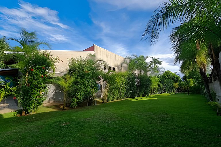 Casa Charme: ampla e com excelente área de lazer