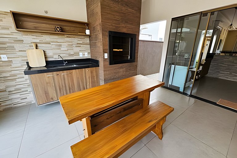 Casa da Dora agora com piscina! Para até 8 pessoas