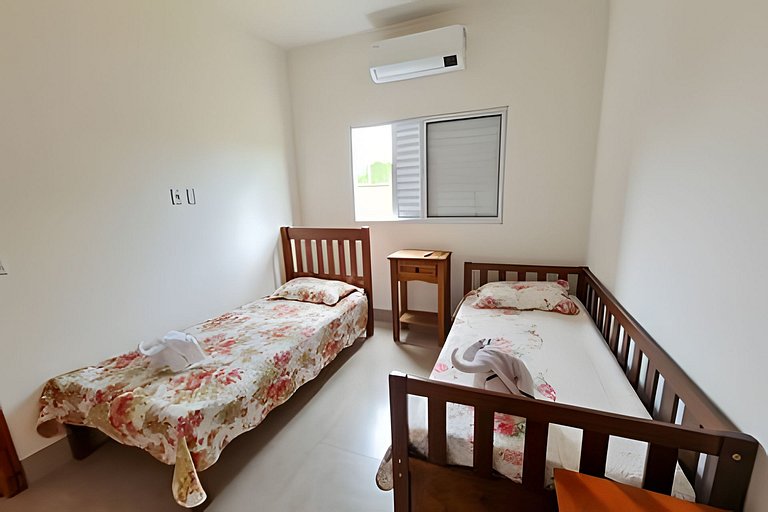 Casa da Dora agora com piscina! Para até 8 pessoas
