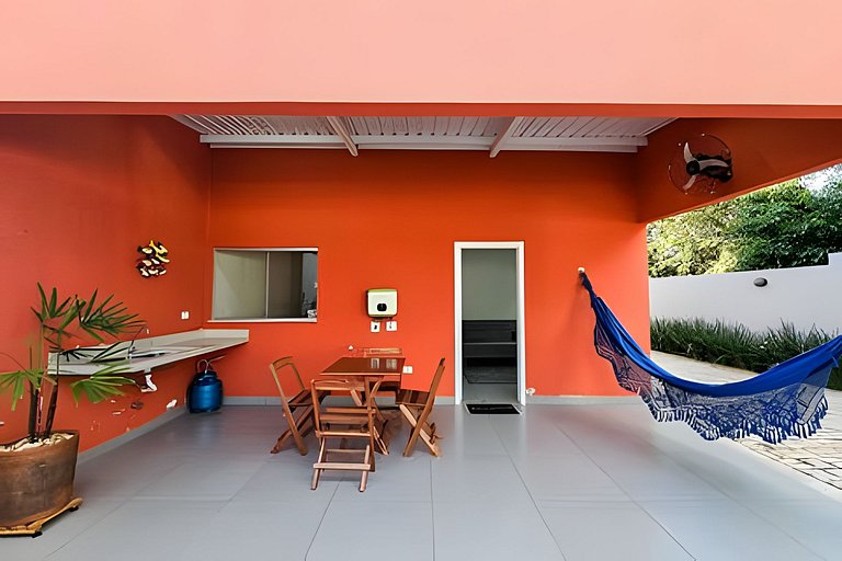 Vila das Cores - Casa Vermelha, nova e moderna