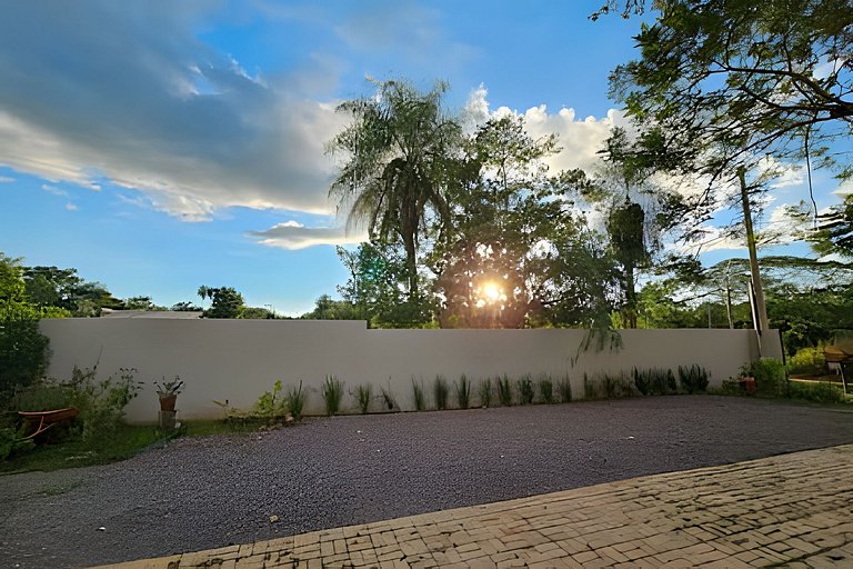 Vila das Cores - Casa Vermelha, nova e moderna