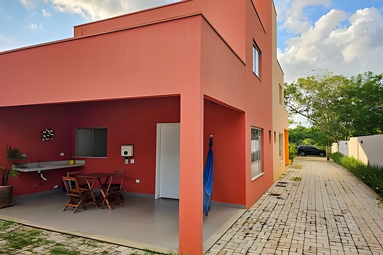 Vila das Cores - Casa Vermelha, nova e moderna